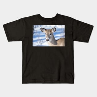 Young Deer with amazing eyes. Kids T-Shirt